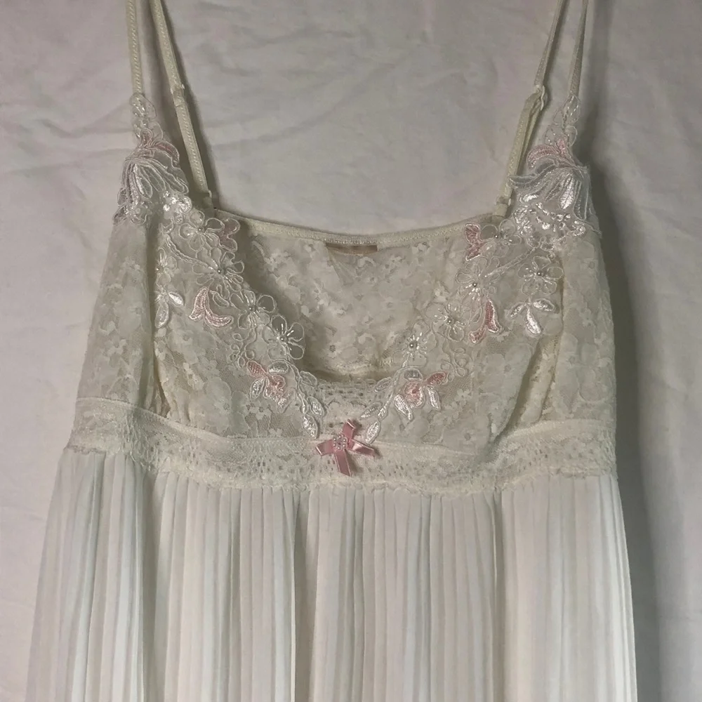 White and pink flower lingerie nightgown no tag - Picture 2 of 4